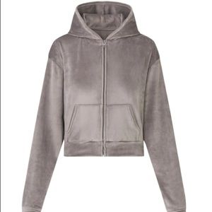 Skims Velour Hoodie (Color Smoke)